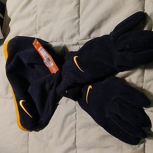 NWT Boy's Nike Fleece Glove and Hat Set